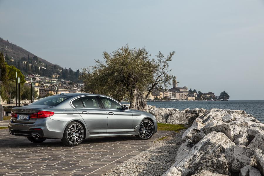  BMW 530d xDrive Sedan M Sport 2017 года  (WW) (фото 22 из 41)